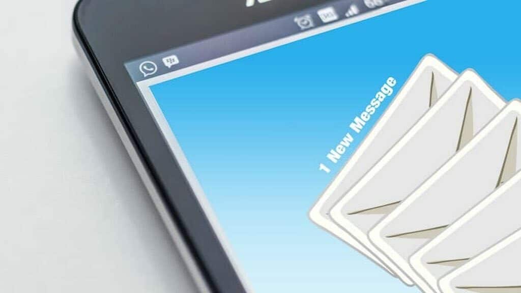 Autoresponder (image of multiple emails in an inbox).